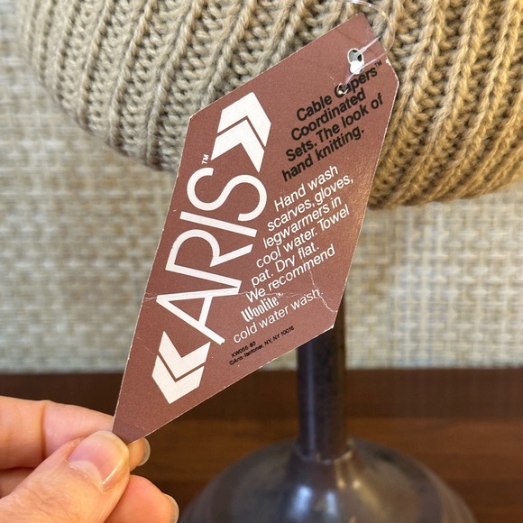 🌟HP🌟VTG 1980s NWT Aris Cable Capers Chunky Tan Acrylic Beanie OSFM - Picture 5 of 11